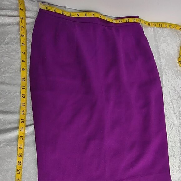 Jones New York 2 pc Jacket and Skirt In Purple with Black Lapels. Size 10 - Picture 8 of 11